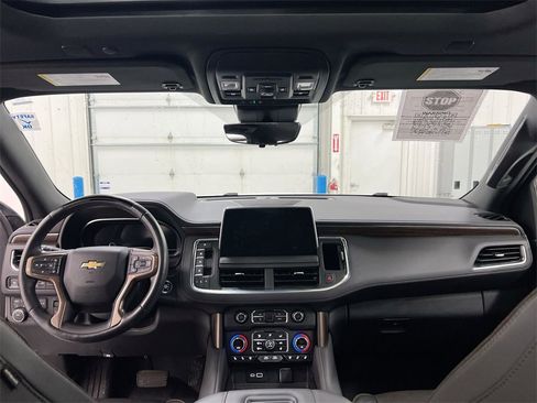 Used 2024 Chevrolet Suburban High Country w/ Advanced Technology Package image 10