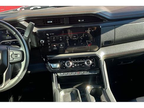 Used 2024 GMC Sierra 2500 AT4 image 7