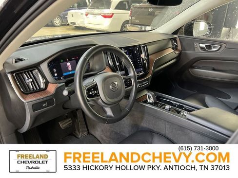 Used 2023 Volvo XC60 B5 Plus image 24