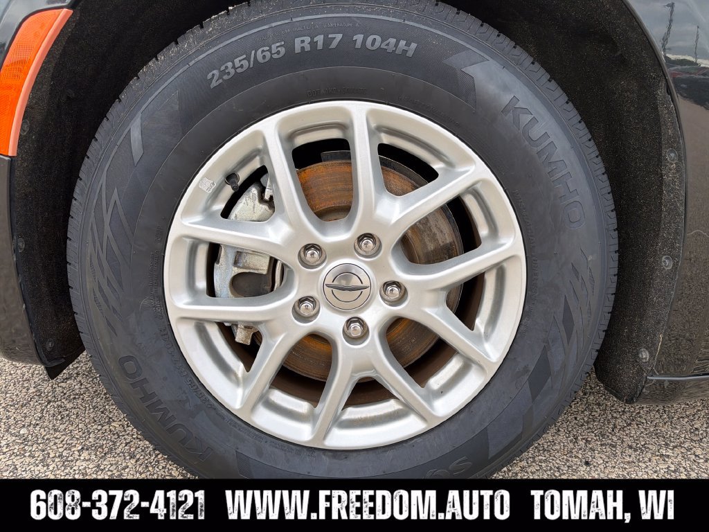 Used 2023 Chrysler Voyager LX FWD image 13