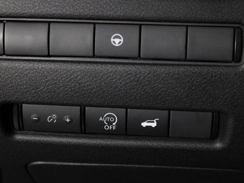 Certified 2025 Nissan Rogue Platinum FWD image 26