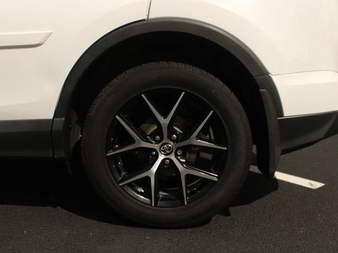 Used 2017 Toyota RAV4 SE AWD/4WD image 4
