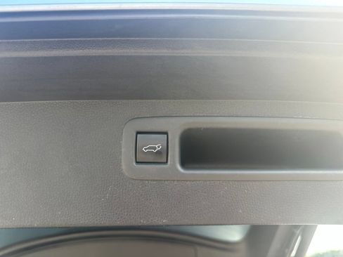 Used 2020 Toyota Highlander XLE FWD image 7