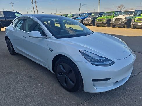 Used 2020 Tesla Model 3 Standard Range Plus image 14