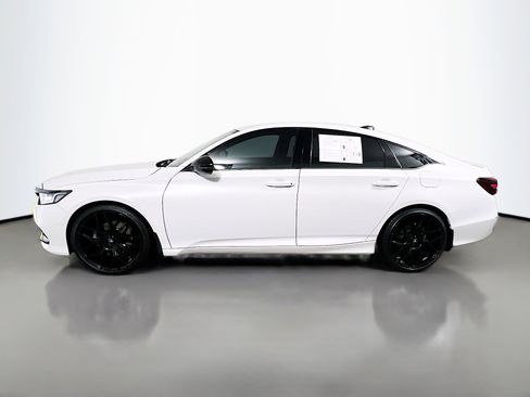 Used 2018 Honda Accord Sport image 9