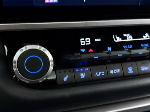 Used 2023 Toyota Sequoia Platinum AWD/4WD image 28