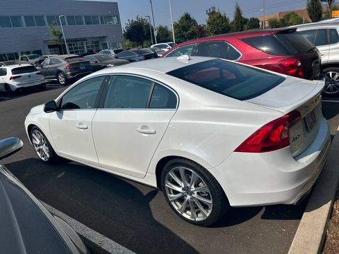 Used 2017 Volvo S60 T5 Inscription Platinum w/ Climate Package AWD/4WD image 10