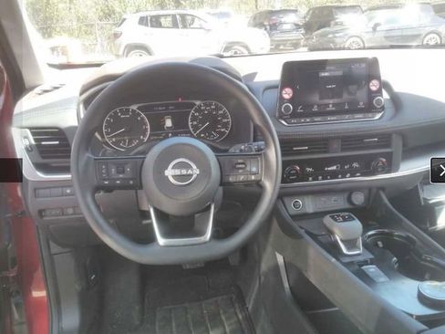 Used 2023 Nissan Rogue SV image 8