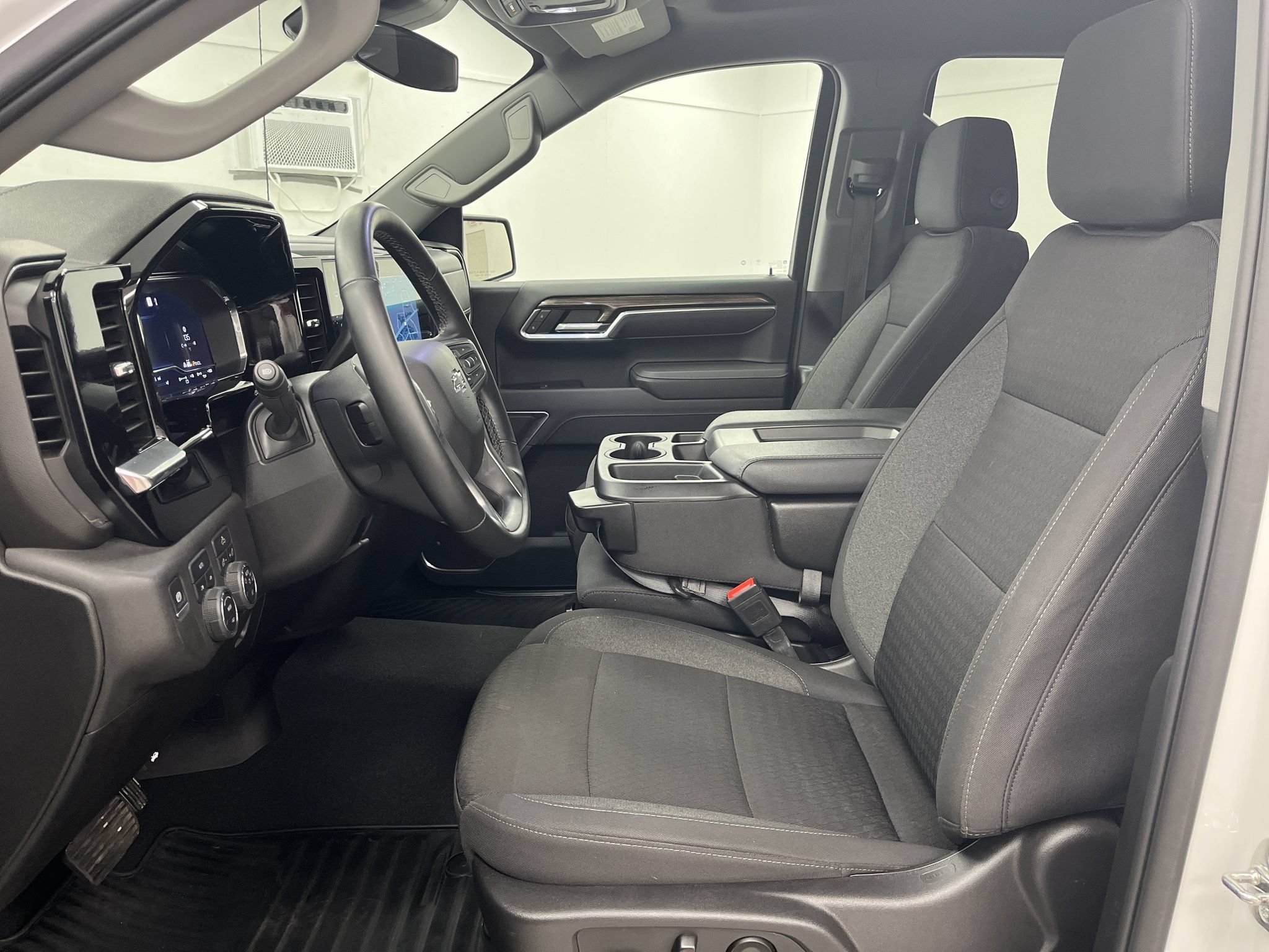 Used 2025 Chevrolet Silverado 1500 RST AWD/4WD image 9