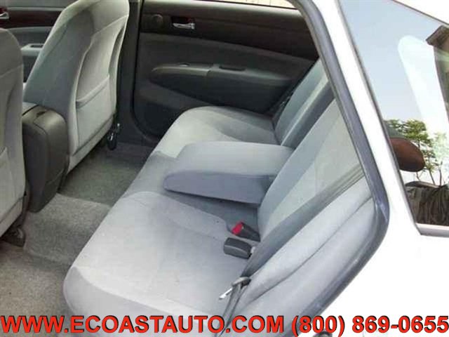 Used 2005 Toyota Prius w/ Pkg 5 FWD image 6
