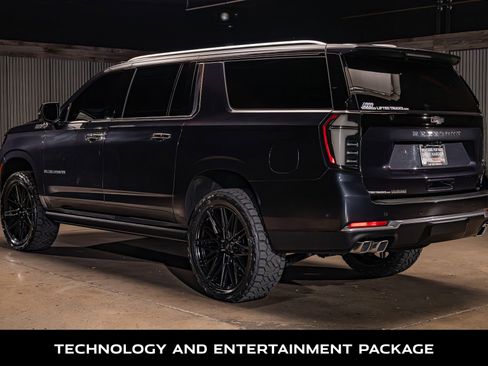 Used 2025 Chevrolet Suburban High Country AWD/4WD image 7