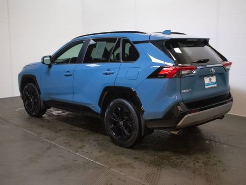 Used 2024 Toyota RAV4 SE w/ Convenience Package AWD/4WD image 6