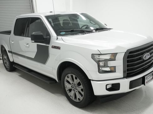 Used 2017 Ford F150 XLT w/ Equipment Group 302A Luxury RWD image 3