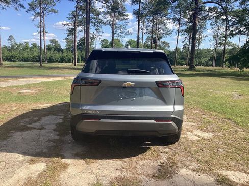New 2026 Chevrolet Equinox LT w/ Convenience Package II FWD image 4
