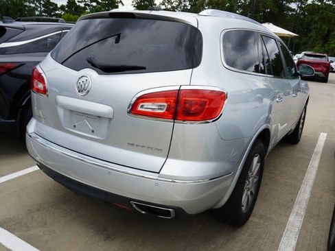 Used 2017 Buick Enclave Leather FWD image 4