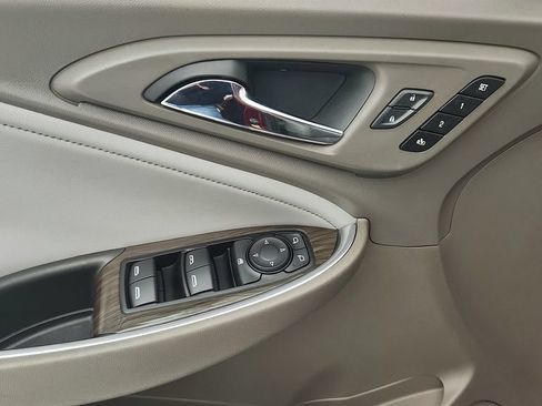 Used 2019 Chevrolet Malibu Premier w/ Sun and Wheel Package FWD image 23