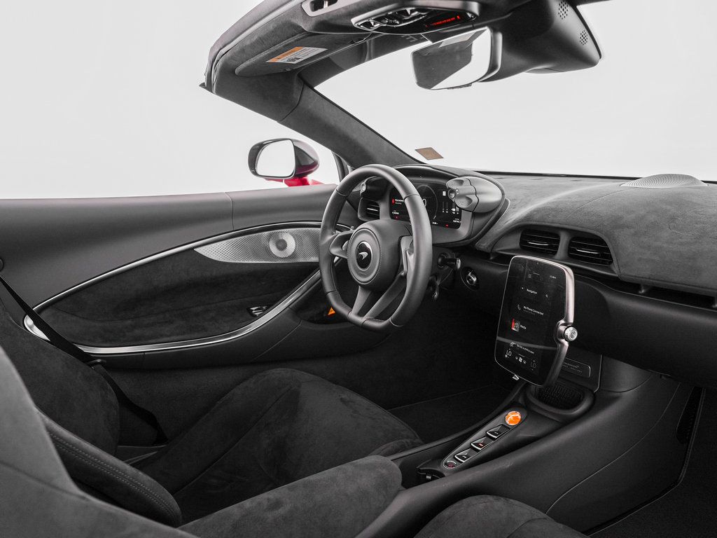 Used 2025 McLaren Artura Spider RWD image 30