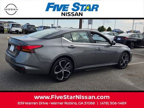 Used 2024 Nissan Altima 2.5 SR FWD image 13