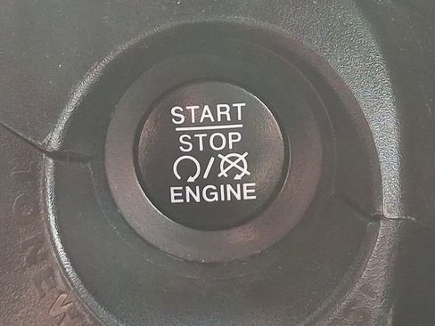 Used 2020 Jeep Renegade Latitude image 24