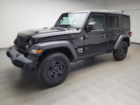 Used 2018 Jeep Wrangler Unlimited Sport image 2