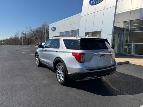 Certified 2020 Ford Explorer XLT w/ Equipment Group 202A AWD/4WD image 8