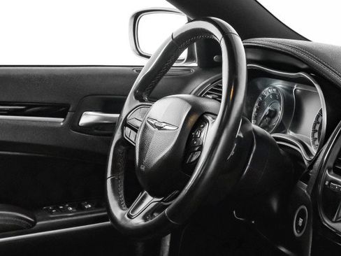 Used 2022 Chrysler 300 S image 11