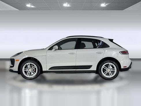 Used 2023 Porsche Macan AWD/4WD image 2