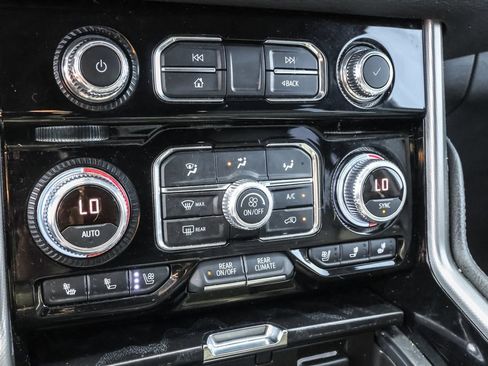 Used 2022 GMC Yukon XL Denali AWD/4WD image 25