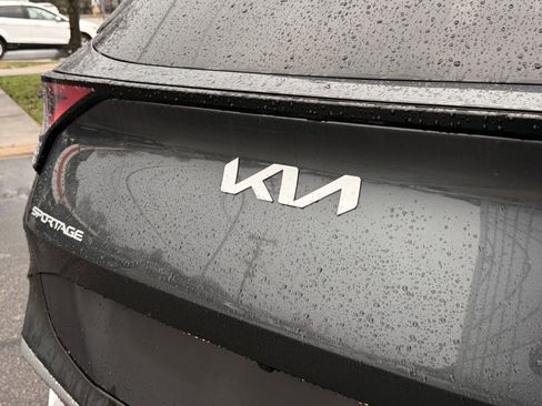 Used 2024 Kia Sportage LX FWD image 9