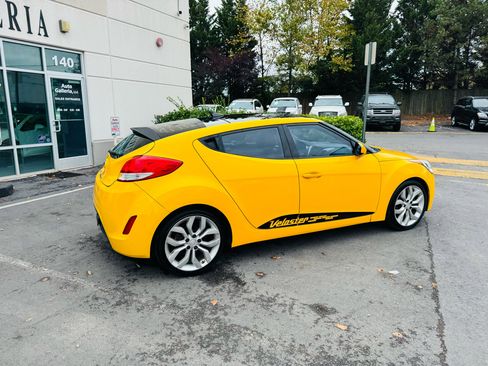 Used 2013 Hyundai Veloster image 6
