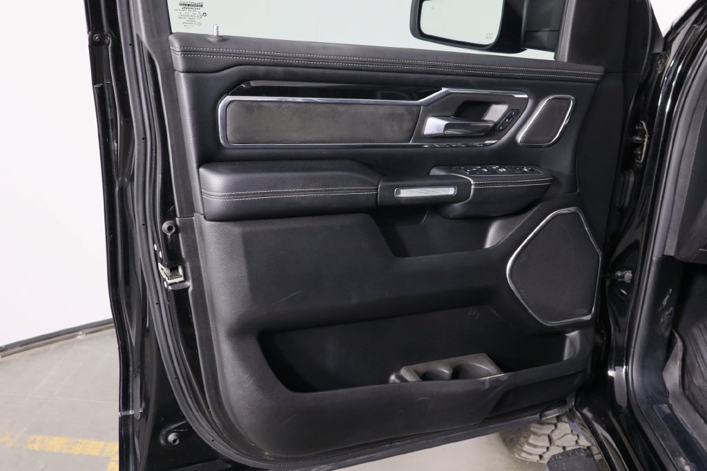 Used 2019 RAM 1500 Laramie AWD/4WD image 16