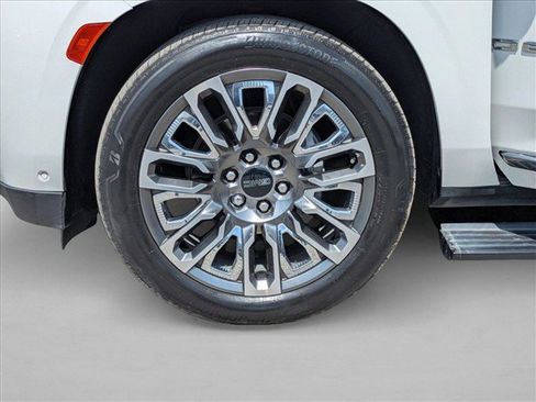 Used 2023 GMC Yukon XL Denali Ultimate AWD/4WD image 30