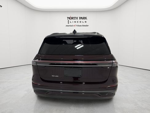Used 2025 Lincoln Nautilus Reserve AWD/4WD image 4