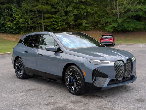 Used 2023 BMW iX xDrive50 w/ Premium Package AWD/4WD image 11