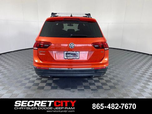 Used 2018 Volkswagen Tiguan SE w/ Panoramic Sunroof Package FWD image 6