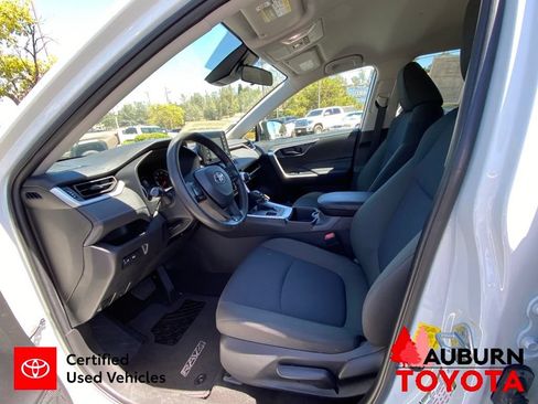Certified 2022 Toyota RAV4 LE w/ Carpet Mat Package (TMS) AWD/4WD image 33