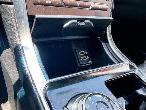 Used 2019 Ford Edge Titanium w/ Equipment Group 301A AWD/4WD image 16