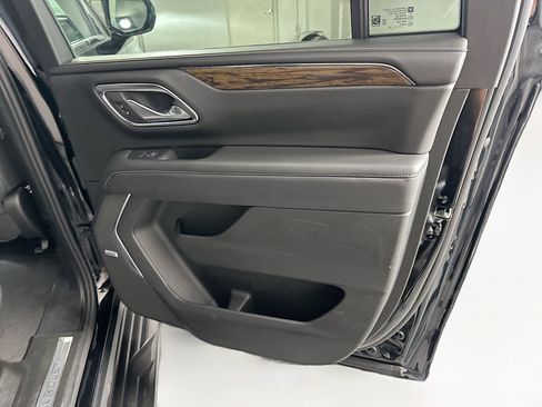 Used 2024 Chevrolet Suburban Premier image 32