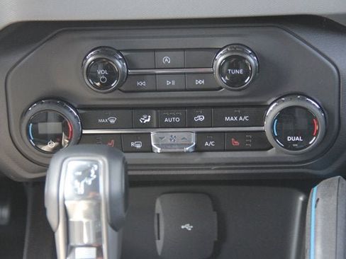 Used 2024 Ford Bronco Black Diamond image 13