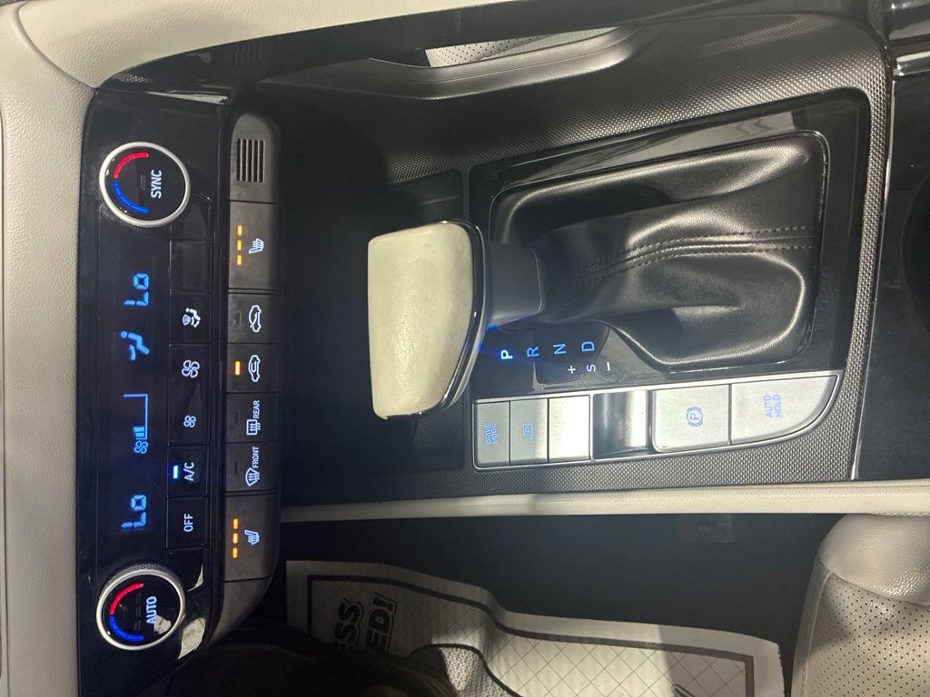 Used 2025 Hyundai Elantra Limited FWD image 19
