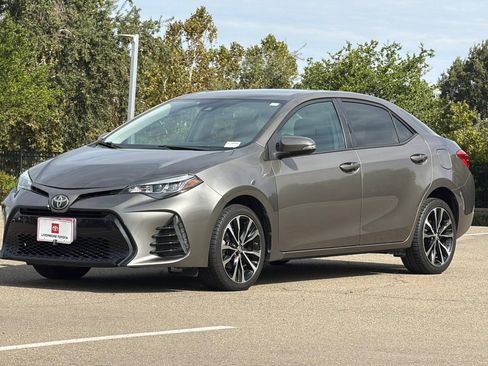 Used 2018 Toyota Corolla SE w/ SE Premium Package FWD image 8