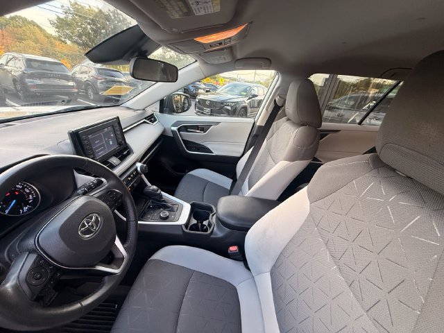 Used 2021 Toyota RAV4 XLE w/ XLE Grade Weather Package AWD/4WD image 18