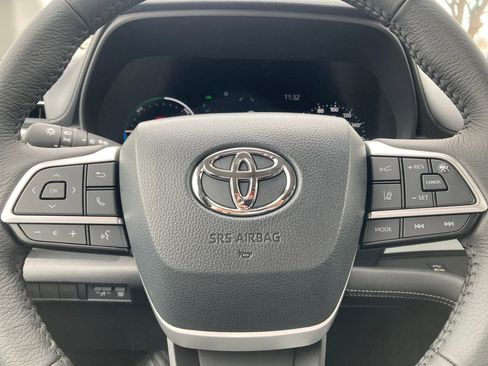 New 2026 Toyota Sienna XLE image 11