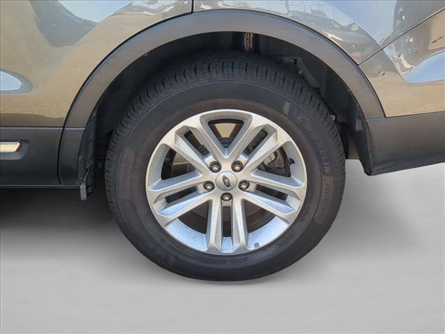 Used 2017 Ford Explorer XLT FWD image 22