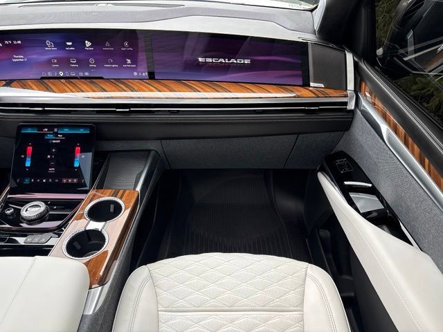 Certified 2025 Cadillac Escalade Sport Platinum w/ LPO, ONYX Package AWD/4WD image 24