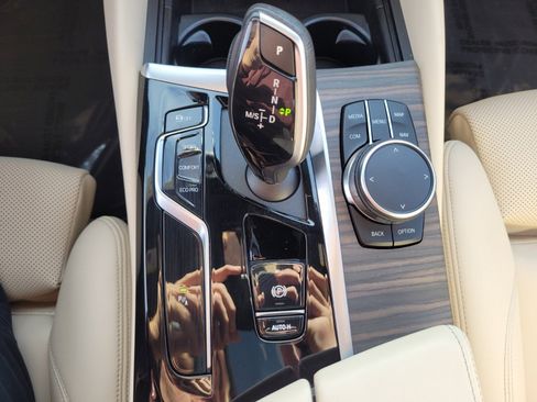 Used 2023 BMW 530i w/ Premium Package image 27