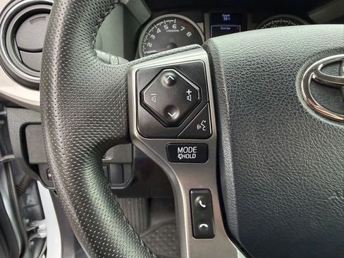 Used 2019 Toyota Tacoma SR5 AWD/4WD image 25