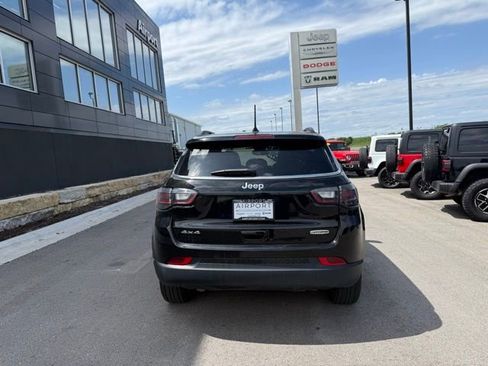 Used 2024 Jeep Compass Latitude w/ Sun and Sound Group AWD/4WD image 4