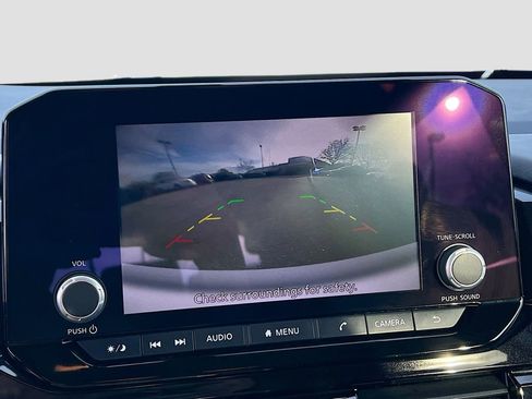 Used 2024 Nissan Pathfinder SV image 13