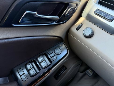 Used 2019 Chevrolet Suburban Premier image 32